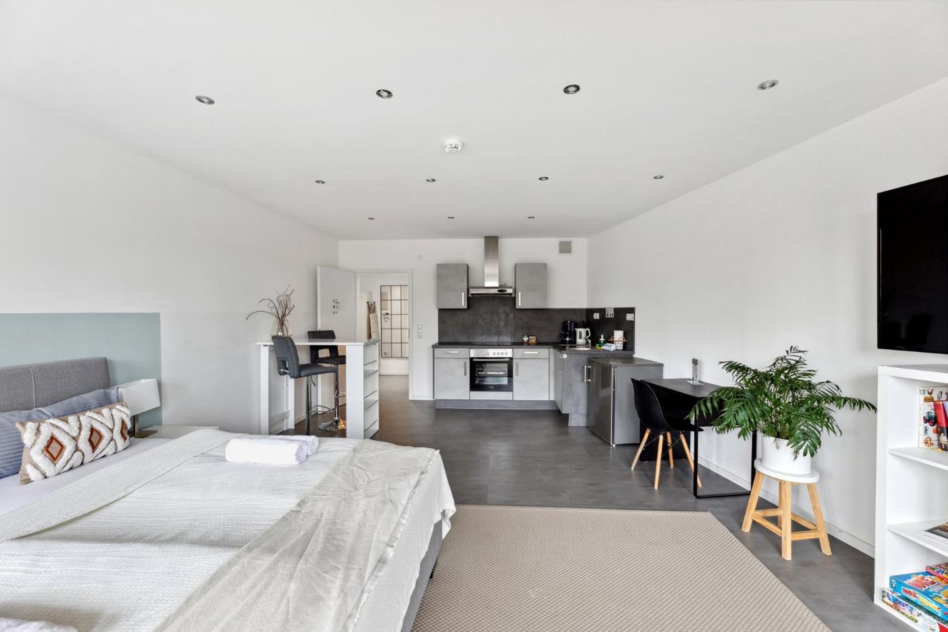Sali Homes - Charming Studio Apartment In Heart Of Bayreuth With Balcony Buitenkant foto